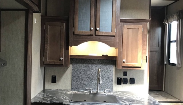 Delightful 1-bed RV with parking on premises