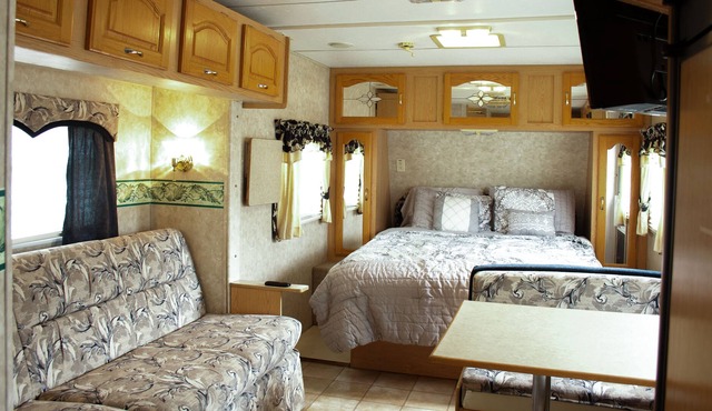 Delightful 1 Bedroom RV/Camper in San Augustine
