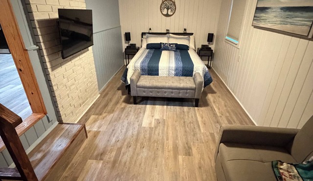 Delightful 1-bedroom chalet close to the lake with boat parking in Greers Ferry