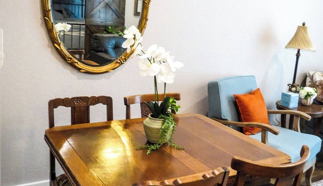 Delightful 1-bedroom barn with AC in charming Saint Jo
