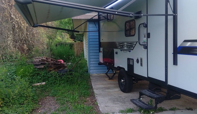 Delightful 1-bedroom recreational vehicle with AC in Paris!