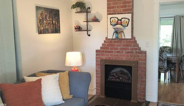 delightful 1-bedroom bungalow in pleasant San Diego neighborhood