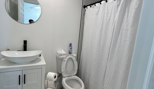 Delightful 1-bedroom apartment with AC in vibrant Wellington