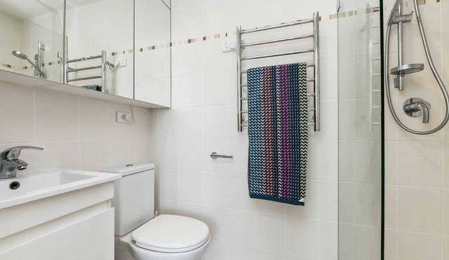 Delightful 1BR cozy retreat for 2 guests in prime location of NSW!