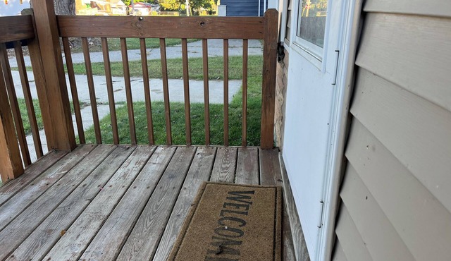 Delightful 1st floor 3-bedroom apartment with WiFi in Mount Clemens