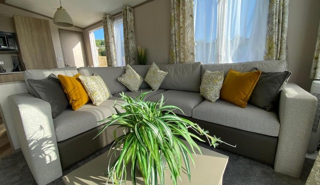 Delightful 2-Bed Holiday Home On The Welsh Coast