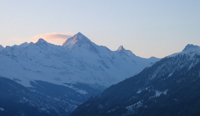 Delightful 2 bed Inspiring Matterhorn Views.