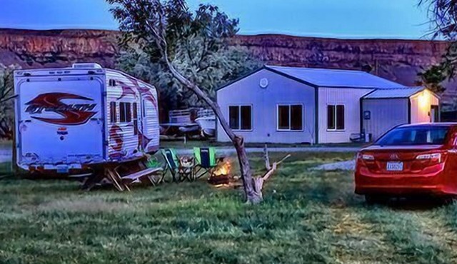 Delightful 2 bedroom Home at the Blue Lake