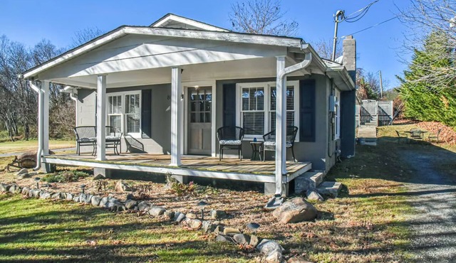 Delightful 2-bedroom Cottage in Hot Springs