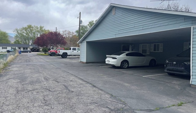Delightful 2-bedroom apartment with large yard in vibrant Lehi