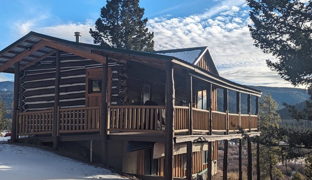 Delightful 2-bedroom cabin by Georgetown Lake perfect for your getaway.