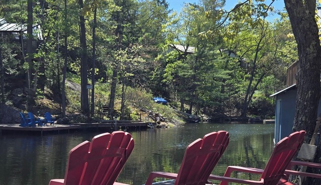 DELIGHTFUL 2 bedroom lake cottage on Stoney lake summer bookings available