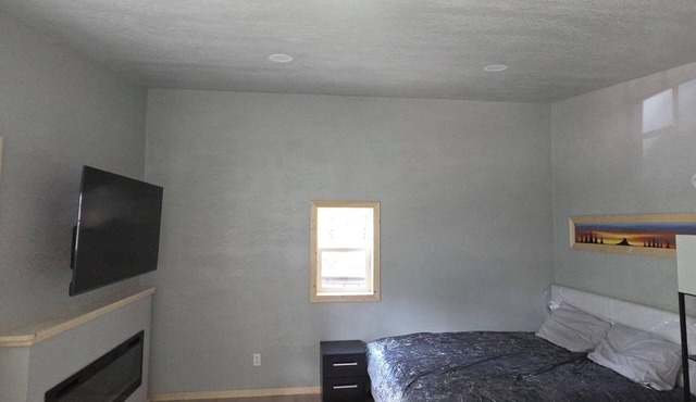 Delightful 2-bedroom cabin with AC in charming Babb