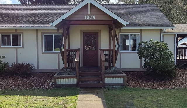 Delightful 2-bedroom house just outside of Chehalis.