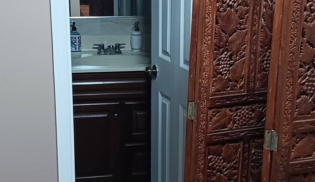 Delightful 2-bedroom house with AC in vibrant Newark