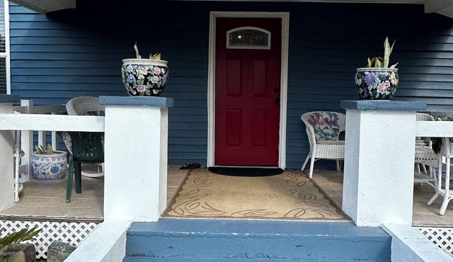 Delightful 2-bedroom house with AC in sunny Tampa