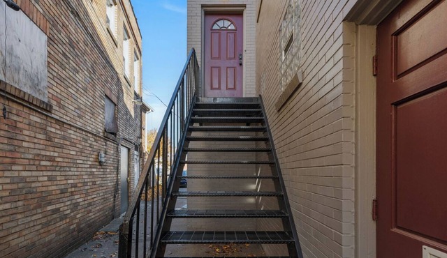 Delightful 2-bedroom loft in charming Monaca