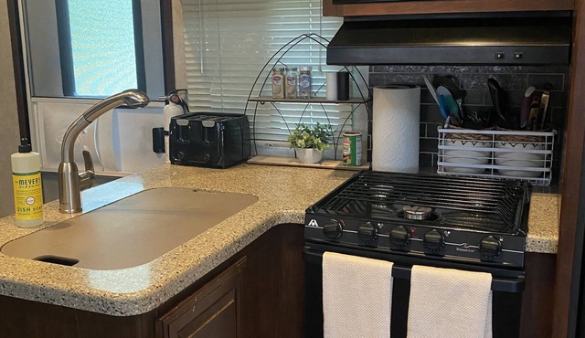 Delightful 2 bedroom RV with indoor fireplace