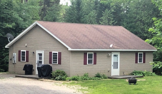 Delightful 2-bedroom house with AC in Eastbrook