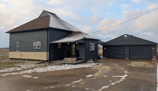 Delightful 2-bedroom house with WiFi, AC between Greentown & Kokomo