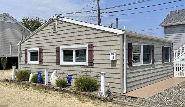 Delightful 2-Bedroom Beach Cottage in OBIII