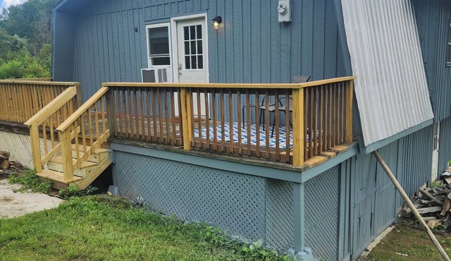 Delightful 2-bedroom apartment with AC in Rockholds. It's a true retreat!