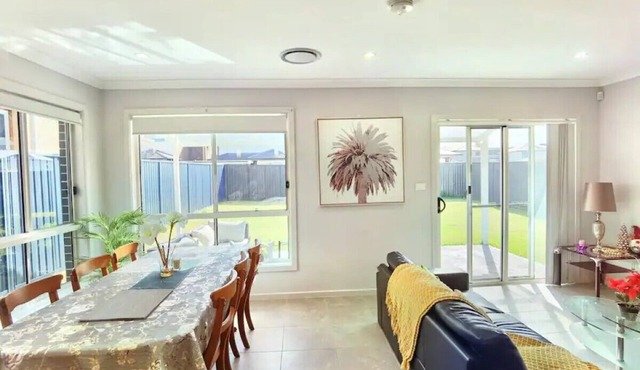 Delightful 2-level home in Bardia