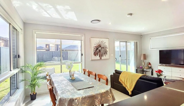 Delightful 2-level home in Bardia