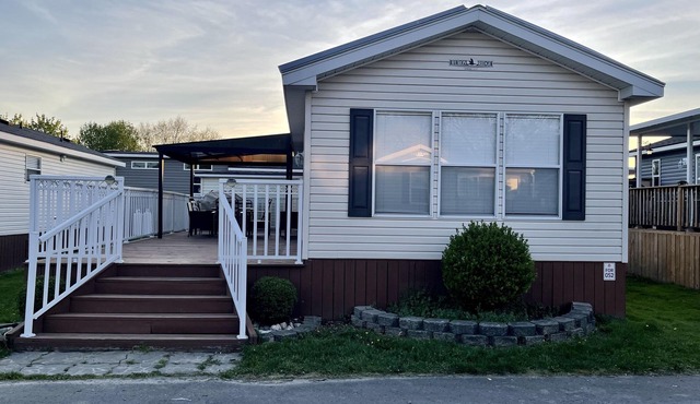 Delightful 3 bedroom cottage in Sherkson Shores beach Retreat!