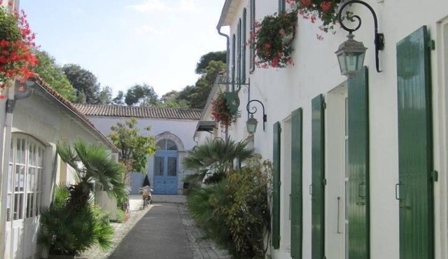 Delightful 3 bedroom, 2 bathroom stone cottage with unlimited wi-fi