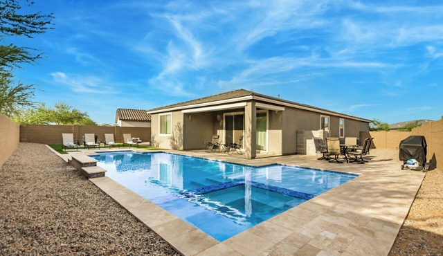Delightful 3-bedroom villa, Heated Pool, Hottub, Firepit, in Casa Grande