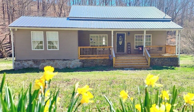 Delightful 3 bedroom farmhouse in the beautiful Santa Fe countryside!