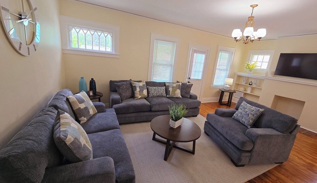 Delightful 3-bedroom house in Syracuse perfect for your getaway very close to SU