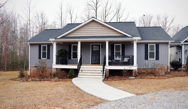 Delightful 3-bedroom house with AC in charming Bumpass