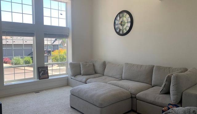 Delightful 3-bedroom house with AC in charming Kalama with waterview