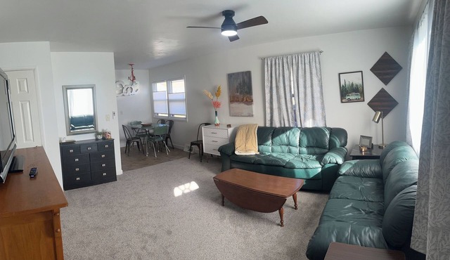 Delightful 3-bedroom Retro Revival House in Rapid City