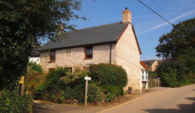 Delightful 300 year old cottage in quiet country lane