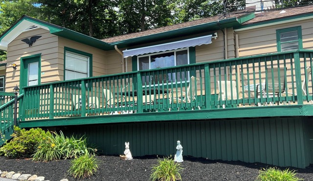 Delightful 4-bedroom home with AC on Lake George in Diamond Point, NY