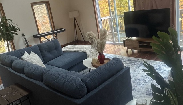 Delightful 4-bedroom Plus House in East Chatham with Pool, Sauna and AC