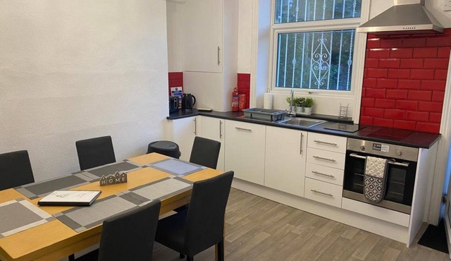 Delightful 4-bedroom townhouse with outdoor space