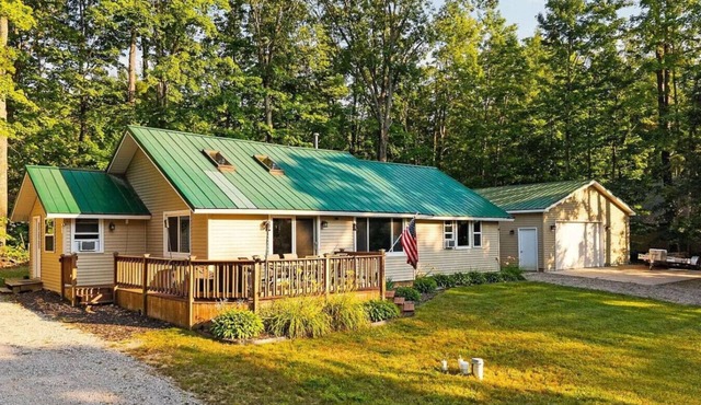 Delightful 4-bedroom house in Gaylord Michigan perfect for large families