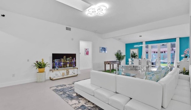 Delightful 4-bedroom house in Miami tropical Paradise and so much fun