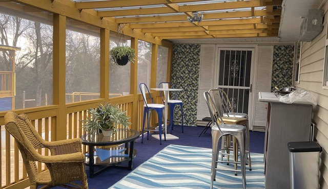 Delightful, 4BR 2.5BA ranch style near Parks, trails, shops, malls, Restaurants.