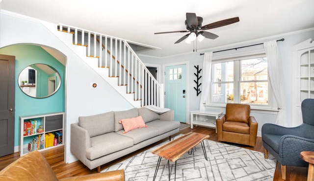 Delightful 5-bedroom residence near downtown Charlottesville. Pet-friendly!