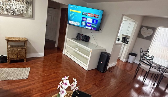 Delightful 5-bedroom house with AC for a relaxing stay