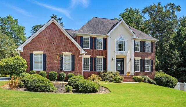 Delightful 5-bedroom house in charming McDonough perfect for families