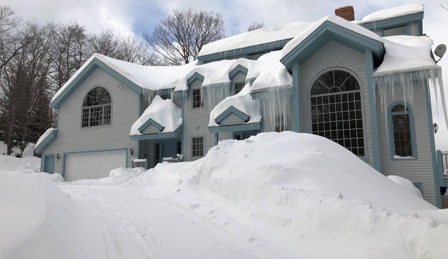 Delightful 7-bedroom house in Stratton perfect for group getaways
