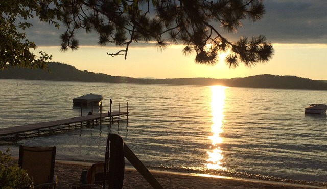Delightful 7-bedroom family estate on Lake Sunapee's eastern shore beachfront!