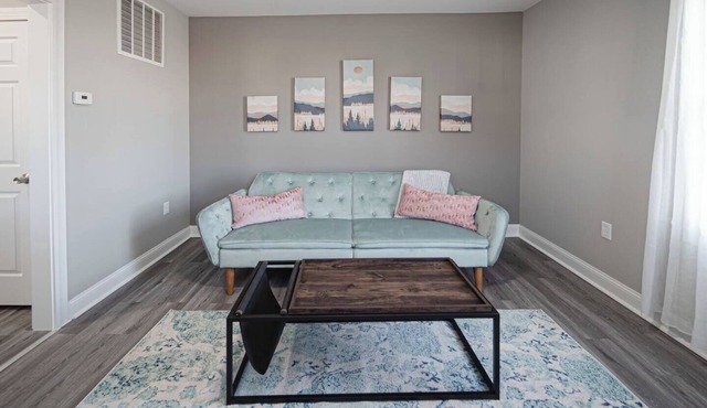 Delightful airy remodeled 1/1