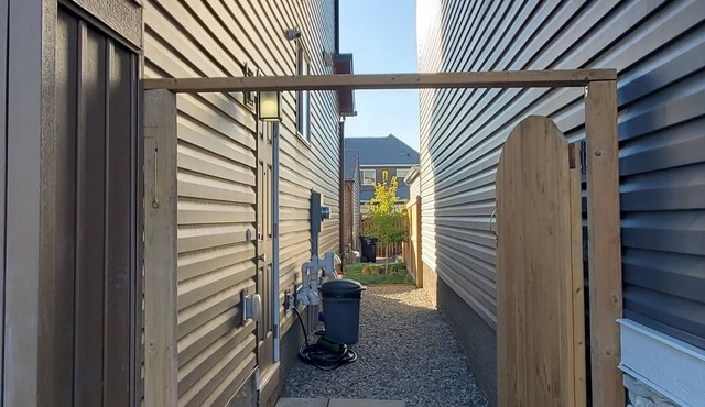 Delightful and Serene Private Studio Close to the Airport